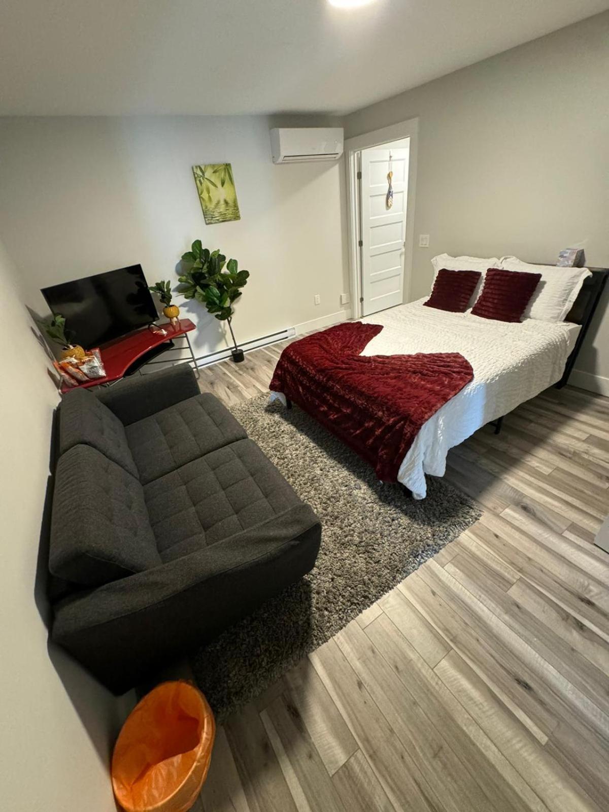 Choicest Cozy Stay Халифакс Екстериор снимка