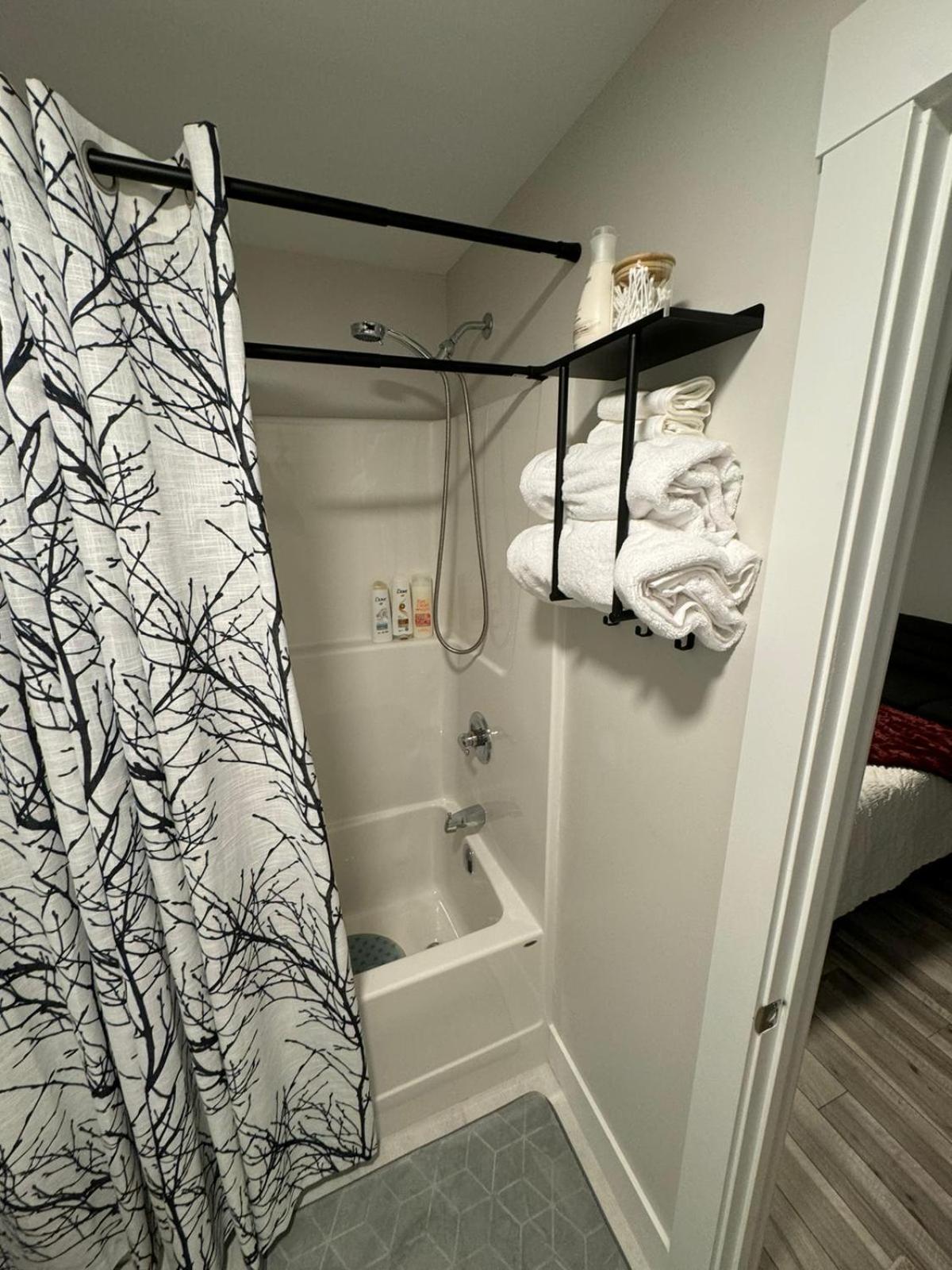 Choicest Cozy Stay Халифакс Екстериор снимка