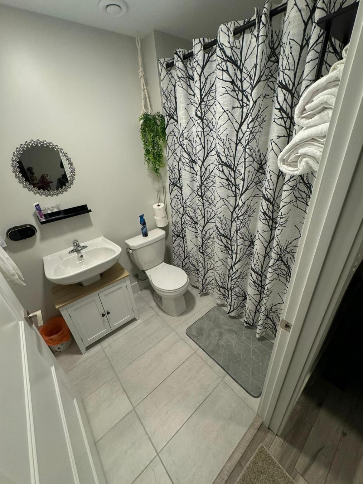 Choicest Cozy Stay Халифакс Екстериор снимка